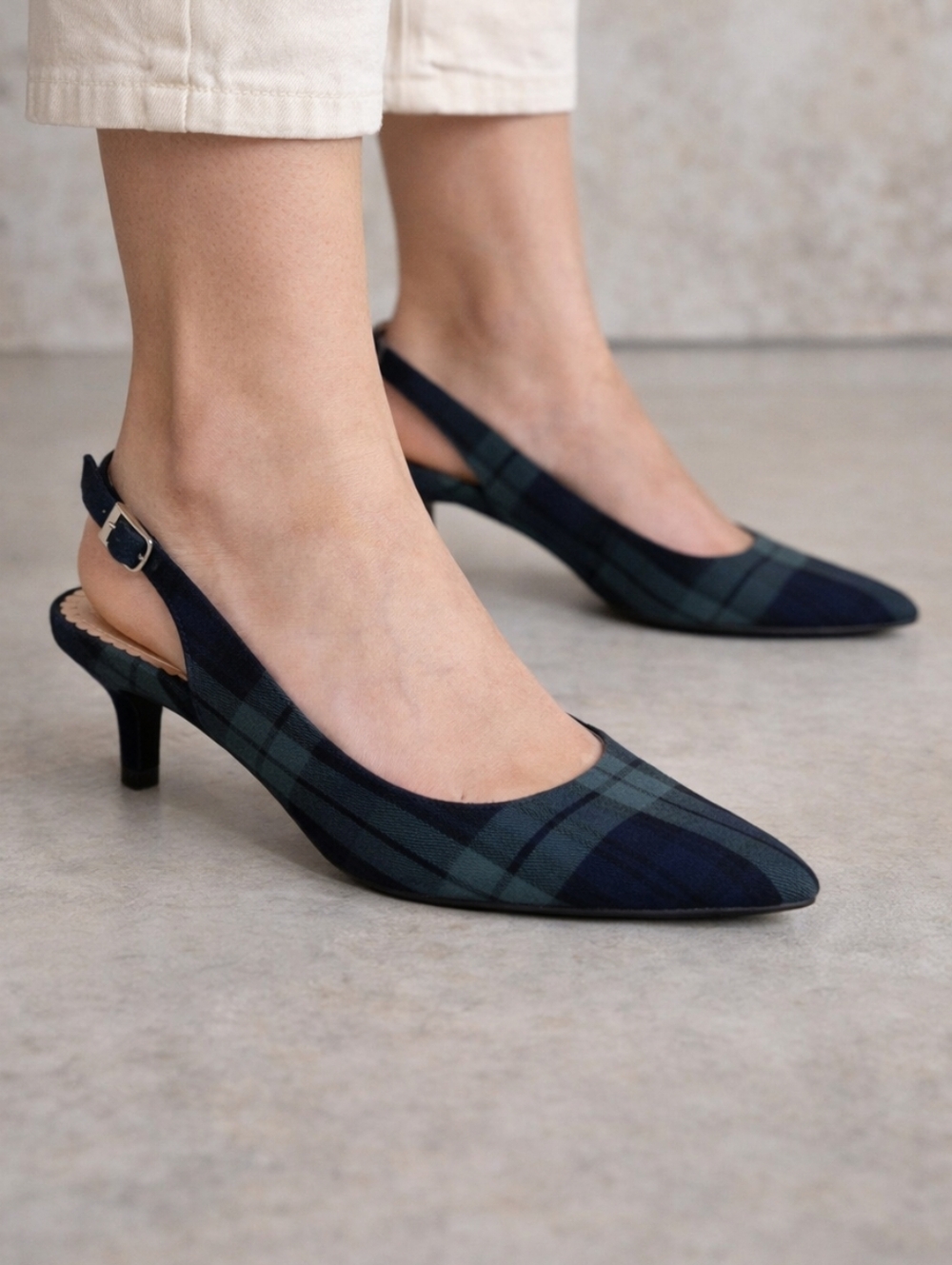 Isaac Mizrahi New York Plaid Slingback Kitten Heels Size 6
